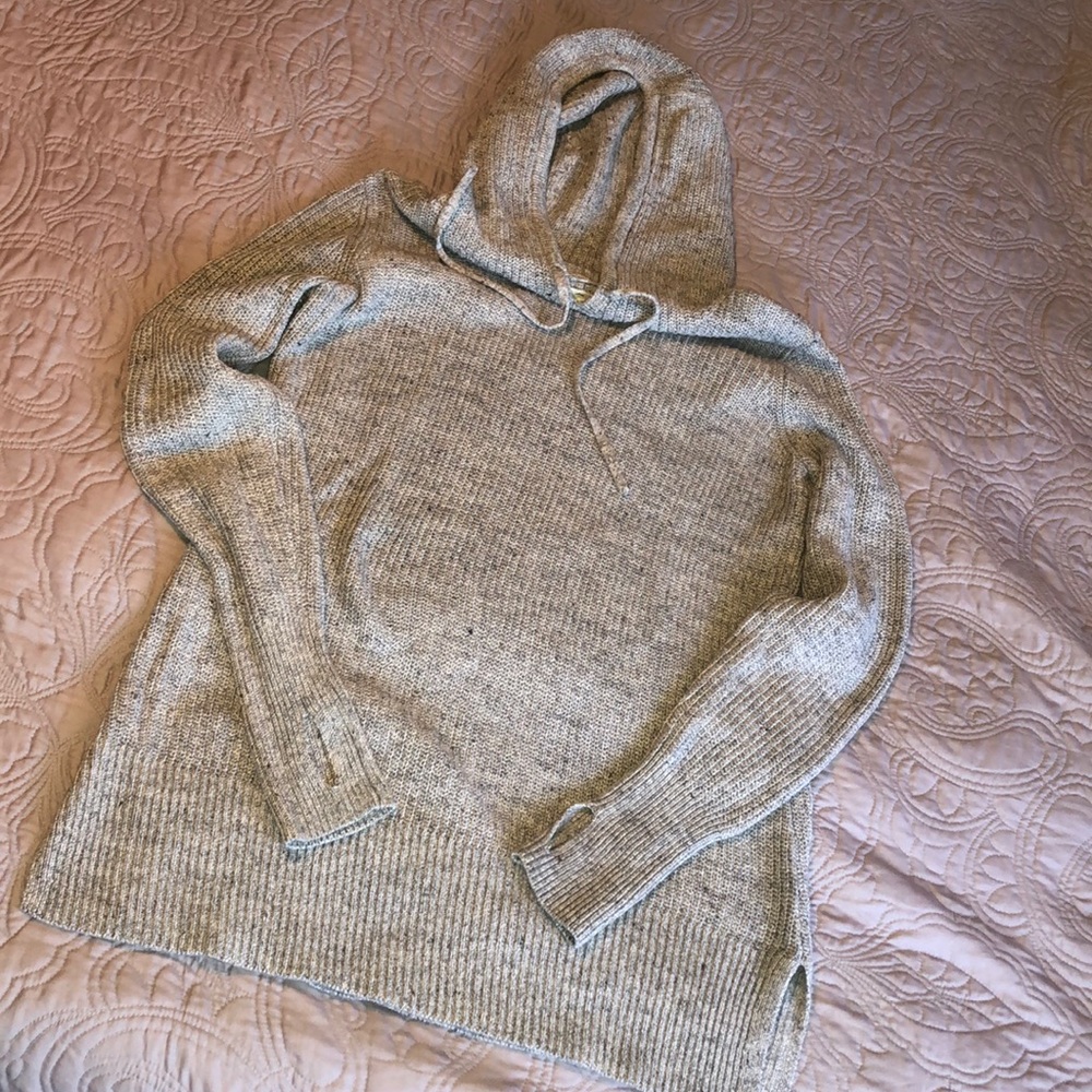 Size M Akini Sweater